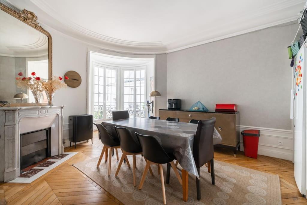 Appartement Haussmannien De Grand Luxe Parijs